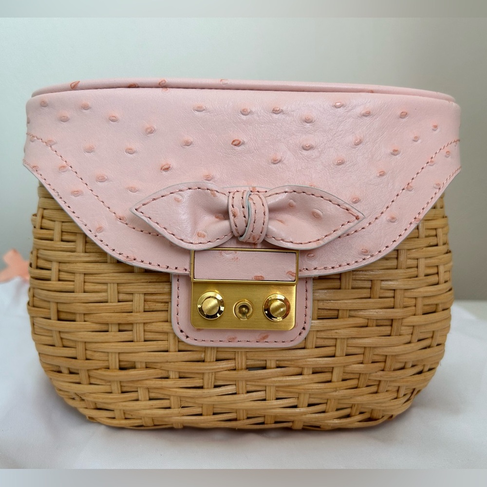 Like new Pamela Munson wicker handbag in pink with gold strap